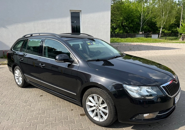 Skoda Superb cena 39000 przebieg: 356951, rok produkcji 2013 z Ząbki małe 232